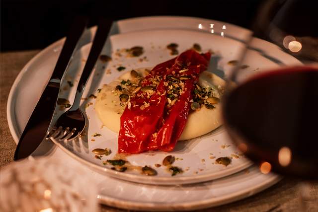 Tryckkokad paprika med potatispuré och pumpa- och pankokrisp
