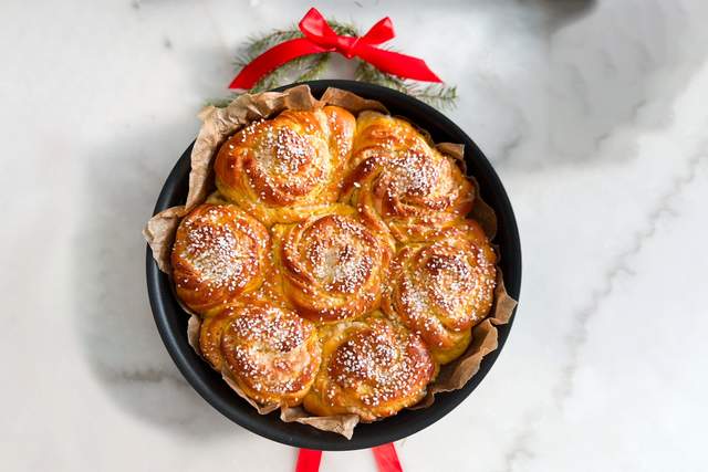 Saffransbullar med mandelmassa