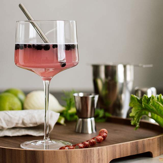 Rabarber, rom och fänkålsdrink