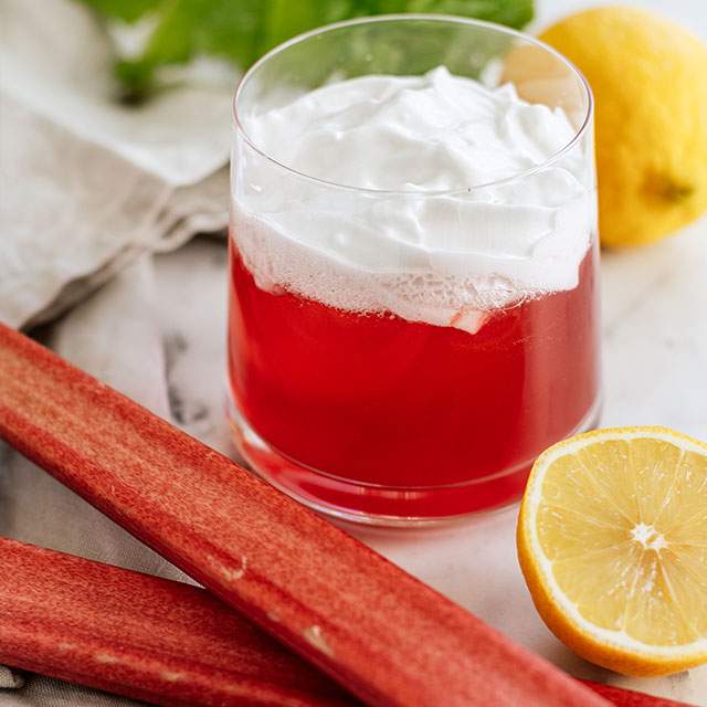 Rabarberdrink med kokosskum