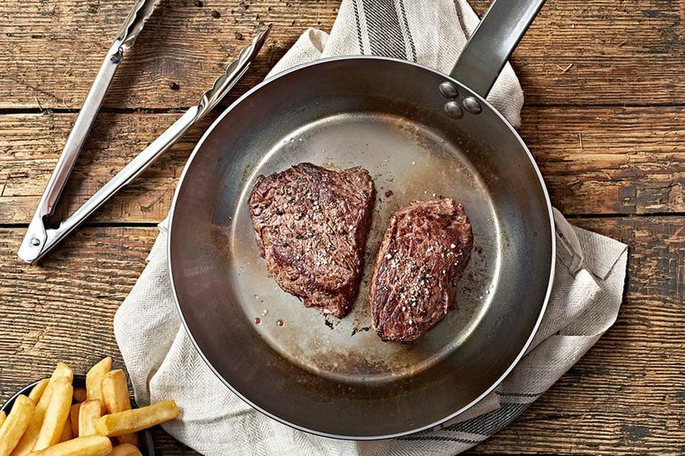 Kolstålspannor: Därför är de kockarnas favorit